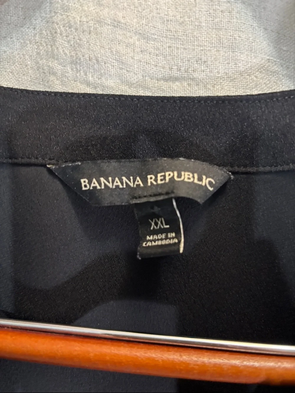 Banana Republic Black V-Neck Flowy Cap Sleeve Blouse